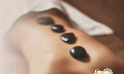 Masaje con piedras calientes
